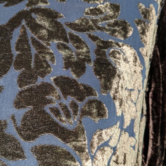 Chico's Red Blouse Silk & Velvet Mix Print Long sleeve Burn-out Size 2 - Picture 4 of 9